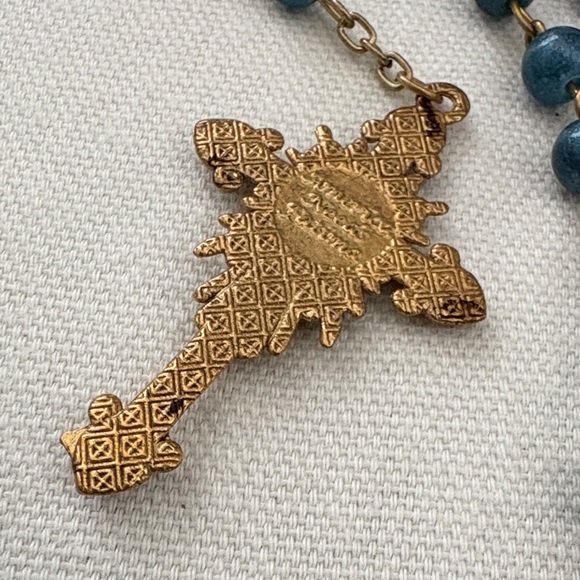 Rosary with pretty Blue Decade Beads and gold-tone links - Picture 3 of 5